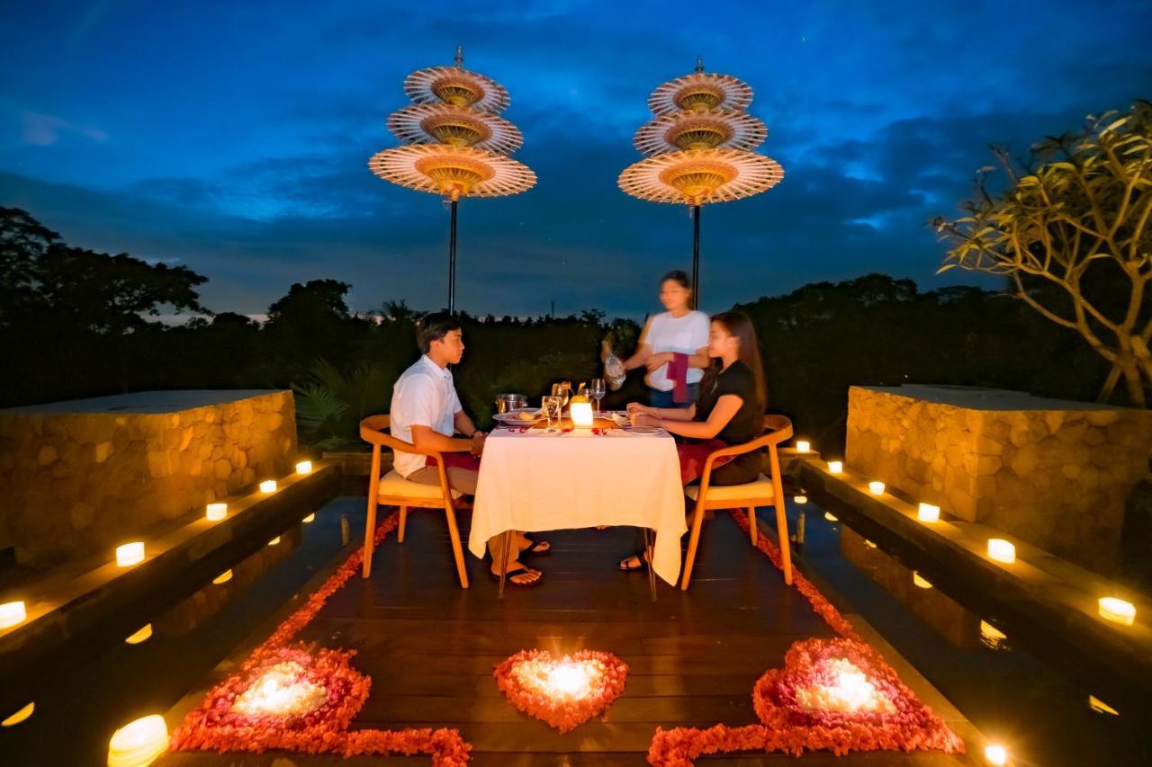 Weda Cita Resort And Spa By Mahaputra Убуд Экстерьер фото Romantic dinner at a resort in Bali, Indonesia