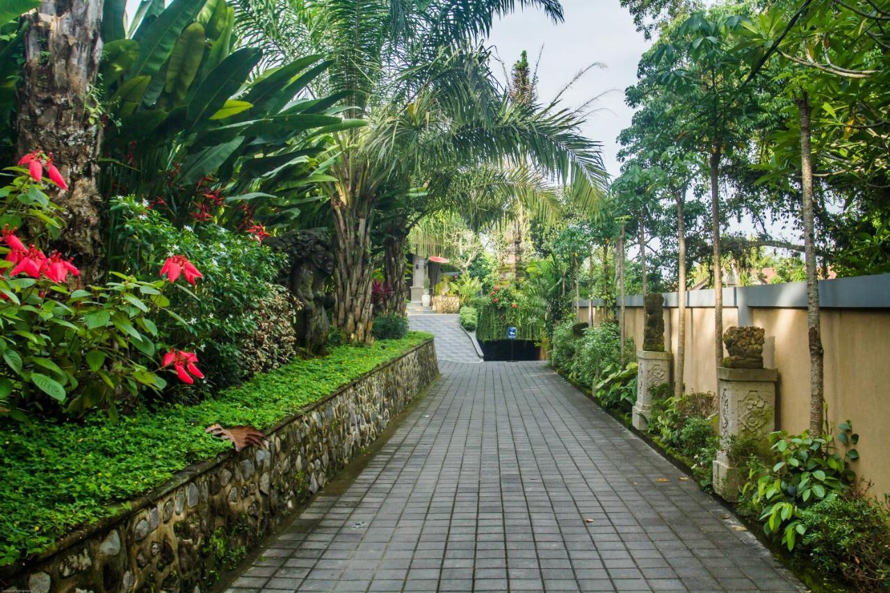 Weda Cita Resort And Spa By Mahaputra Убуд Экстерьер фото The path leading to the main entrance of the hotel