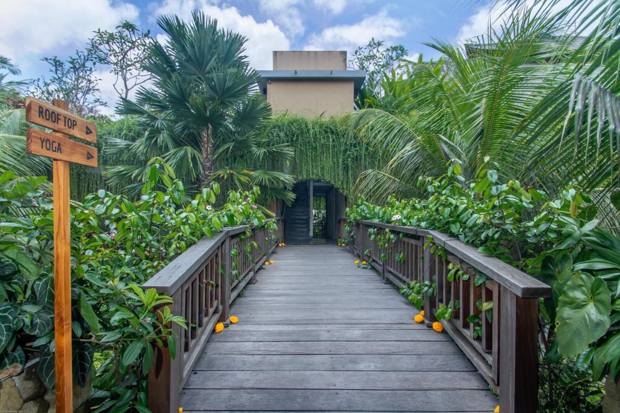 Weda Cita Resort And Spa By Mahaputra Убуд Экстерьер фото The entrance to the Tree Top